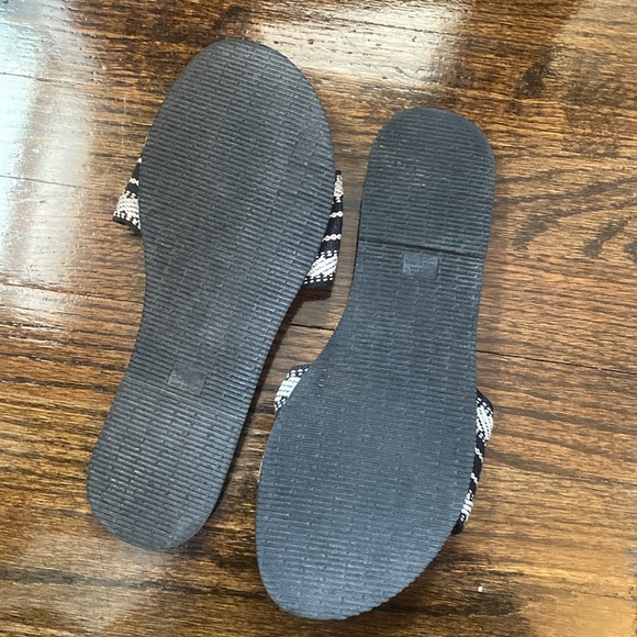 Havianas beach sandal, size 9-10 - Picture 3 of 3